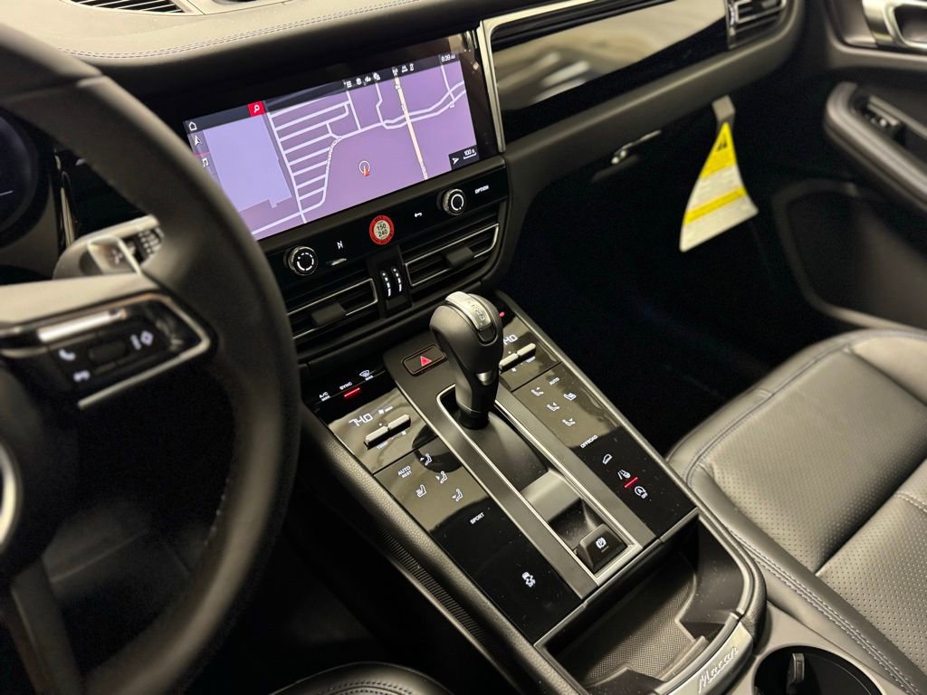 Certified 2026 Porsche Macan AWD/4WD image 19