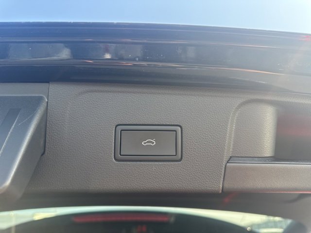 Used 2024 Volkswagen Atlas SE image 6