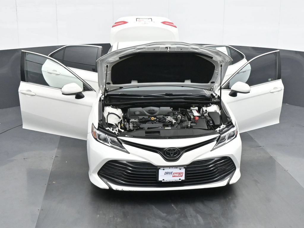 Used 2018 Toyota Camry LE FWD image 35