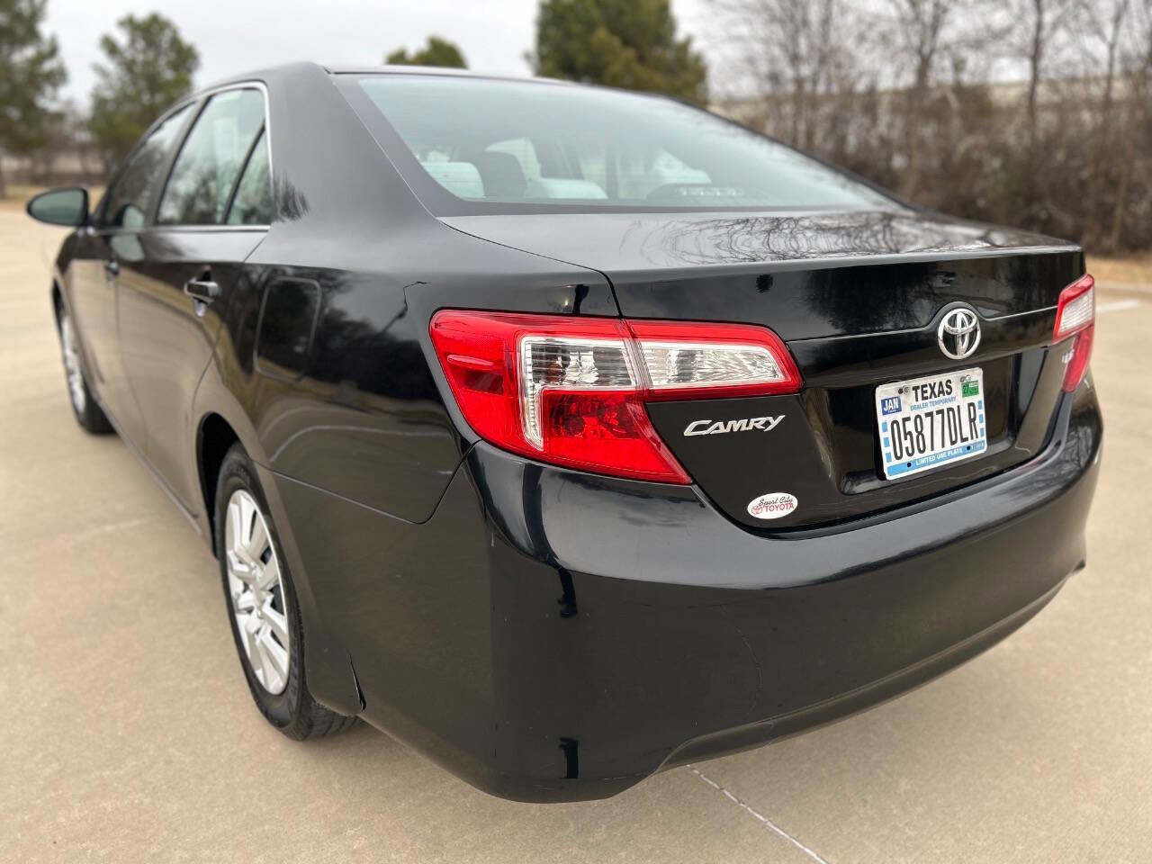 Used 2012 Toyota Camry LE image 8