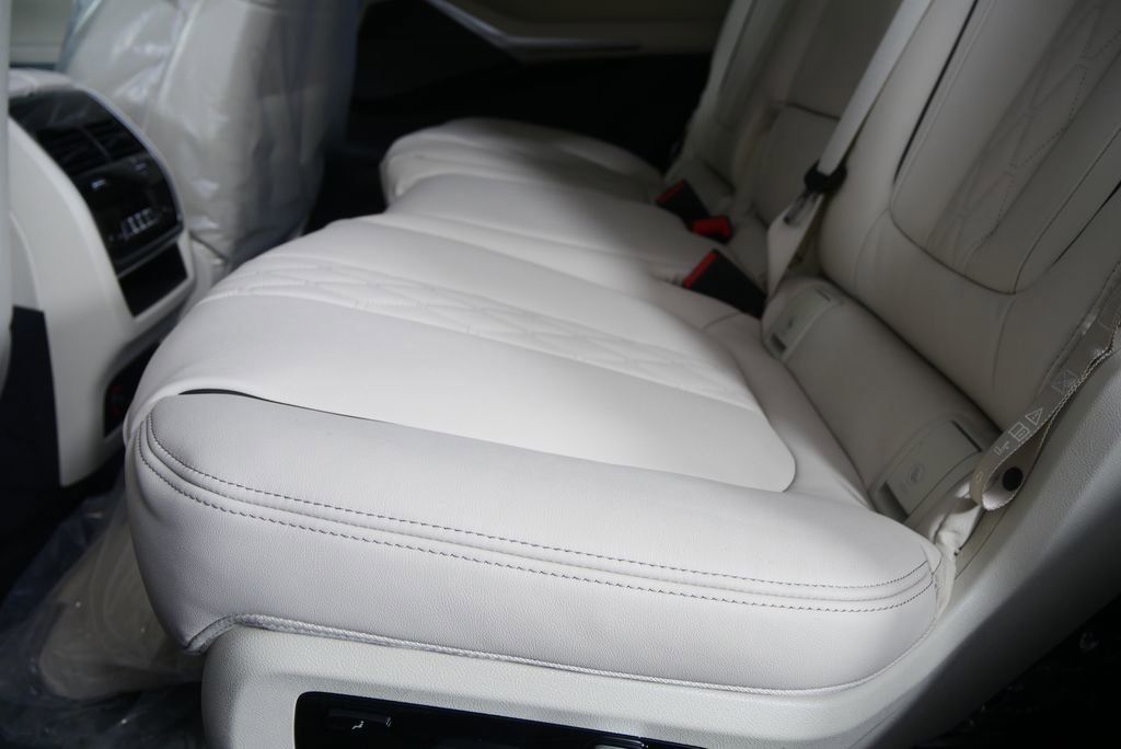 Used 2026 BMW X7 xDrive40i AWD/4WD image 14