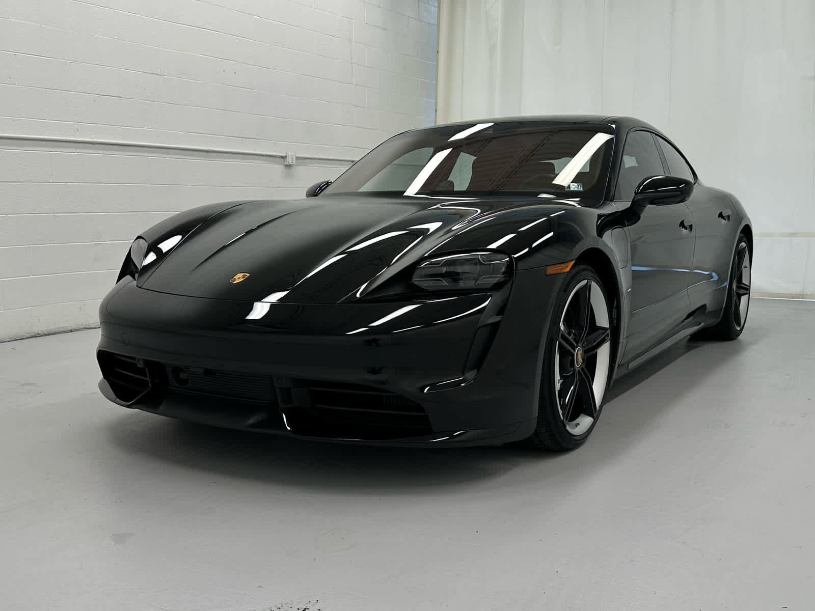Used 2021 Porsche Taycan Turbo image 4