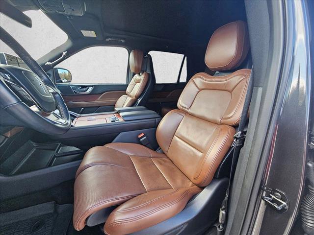Used 2024 Lincoln Navigator Reserve image 12