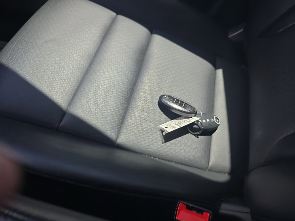 Used 2021 Nissan Rogue SV w/ Premium Package image 11