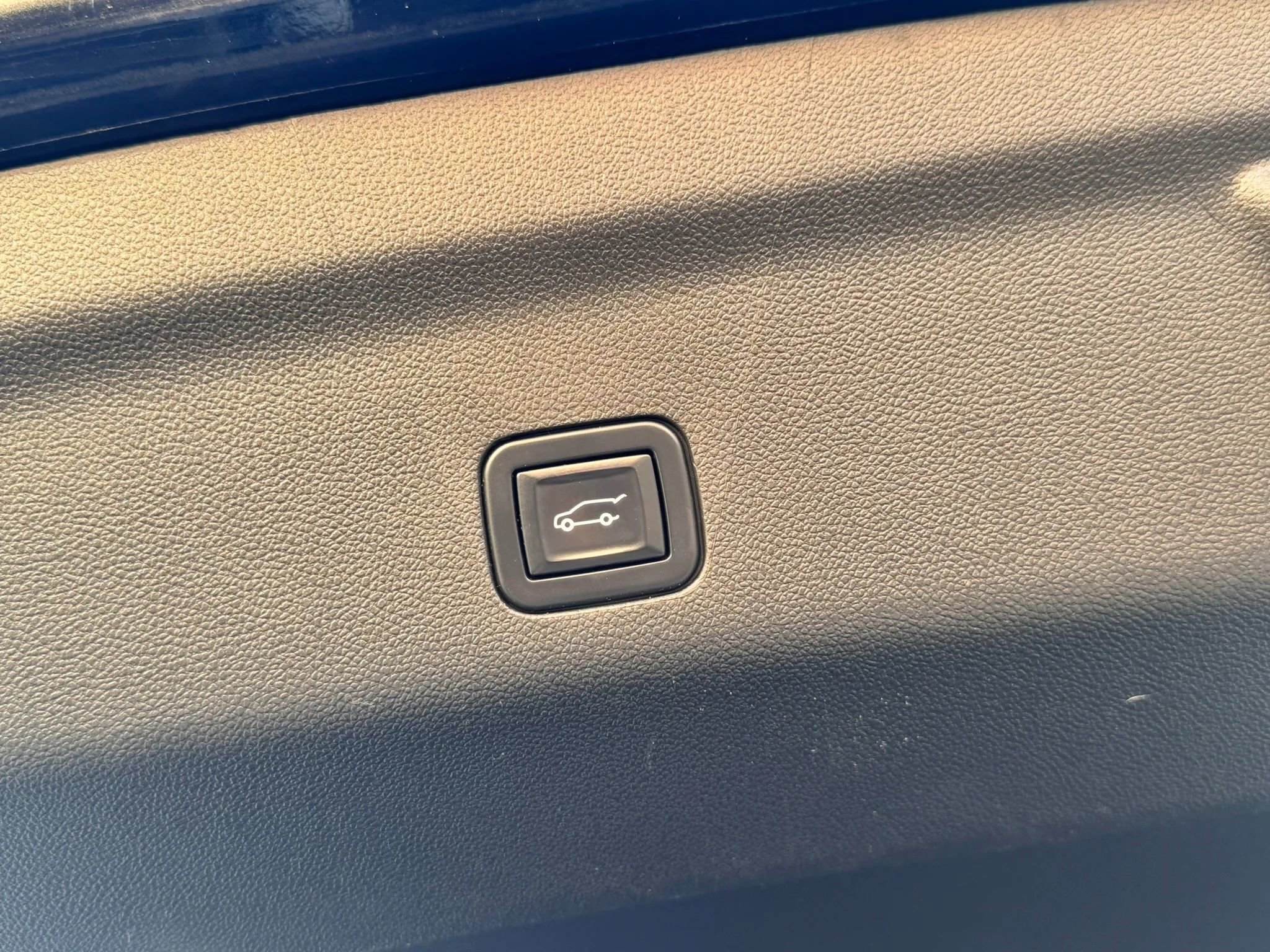 Used 2021 Chevrolet Suburban Premier w/ Premium Package image 30