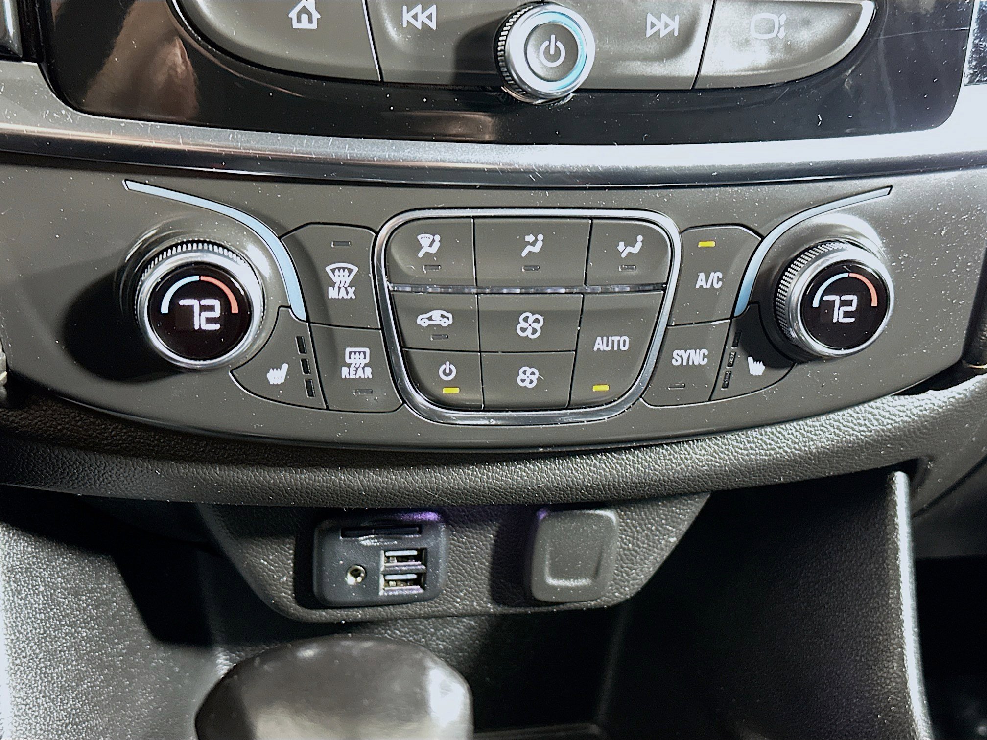 Used 2021 Chevrolet Traverse RS AWD/4WD image 16