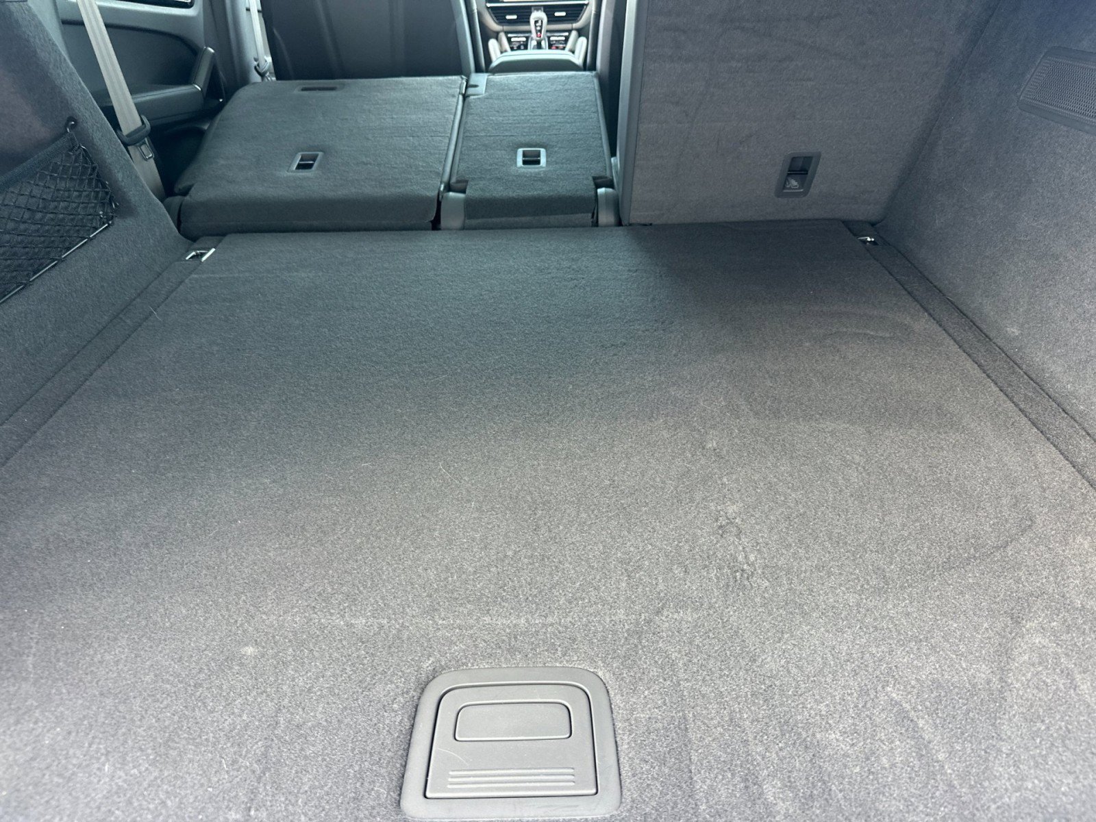 Certified 2023 Porsche Cayenne Platinum Edition image 15