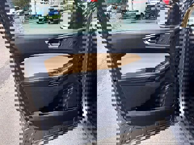 Used 2021 Ford Edge SEL w/ Cargo Accessory Package AWD/4WD image 18