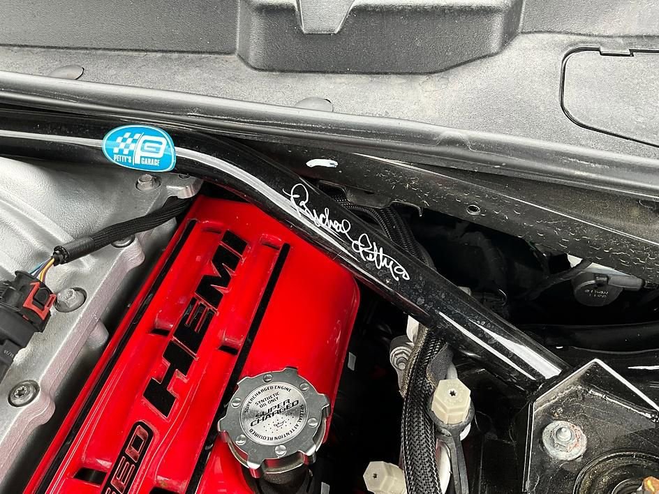 Used 2016 Dodge Challenger SRT Hellcat image 4