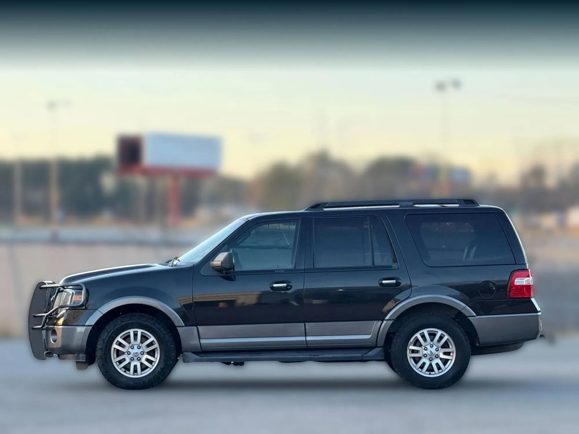 Used 2012 Ford Expedition XLT image 8