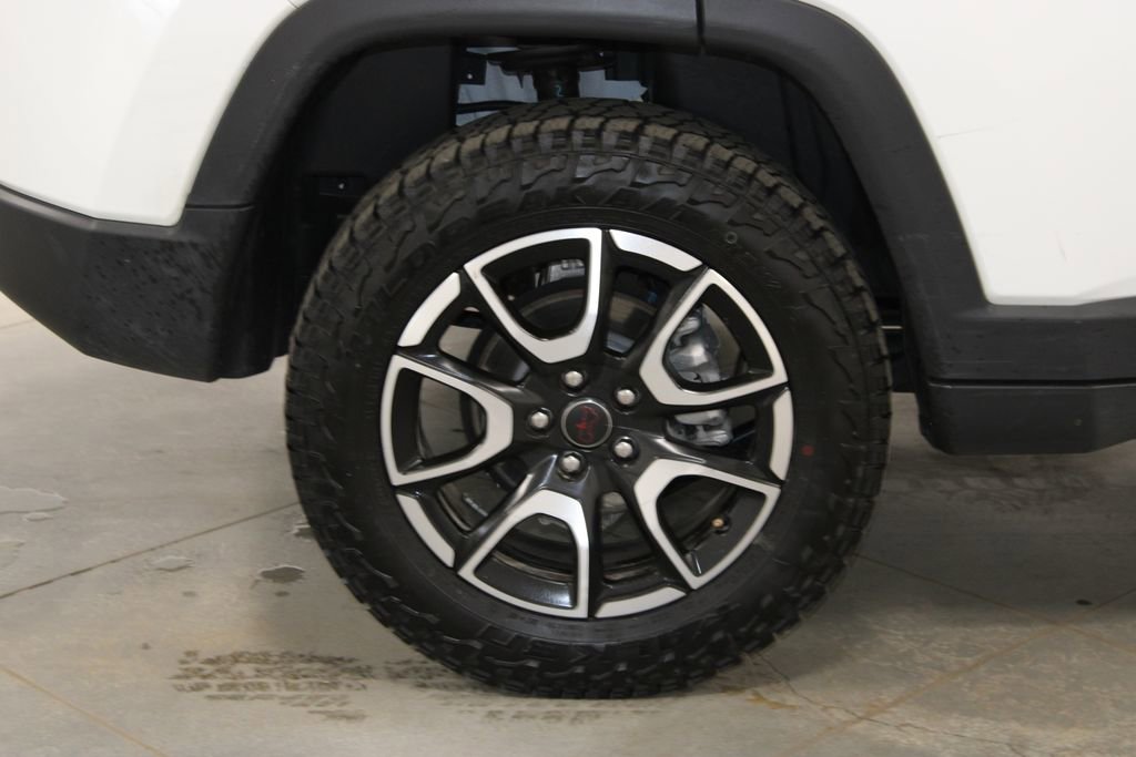 Used 2025 Jeep Compass Trailhawk image 13