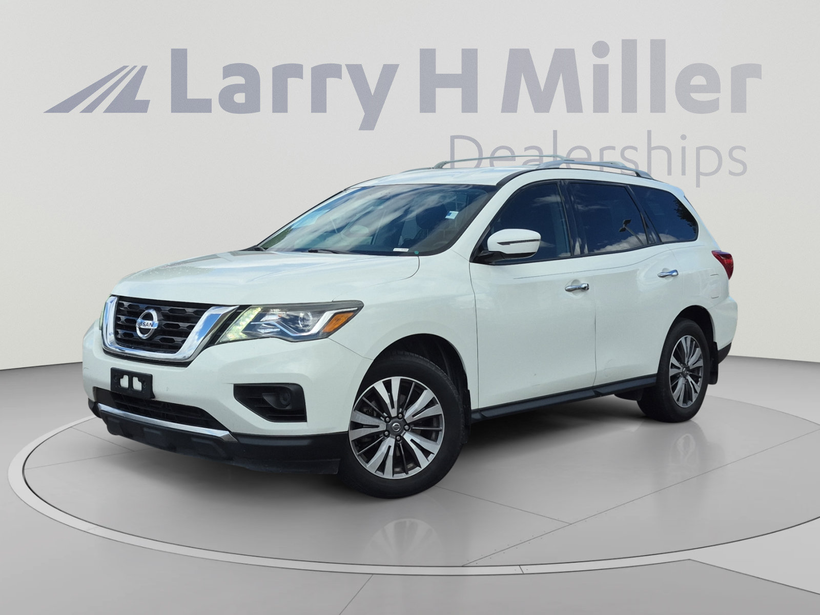 Used 2020 Nissan Pathfinder S FWD image 1