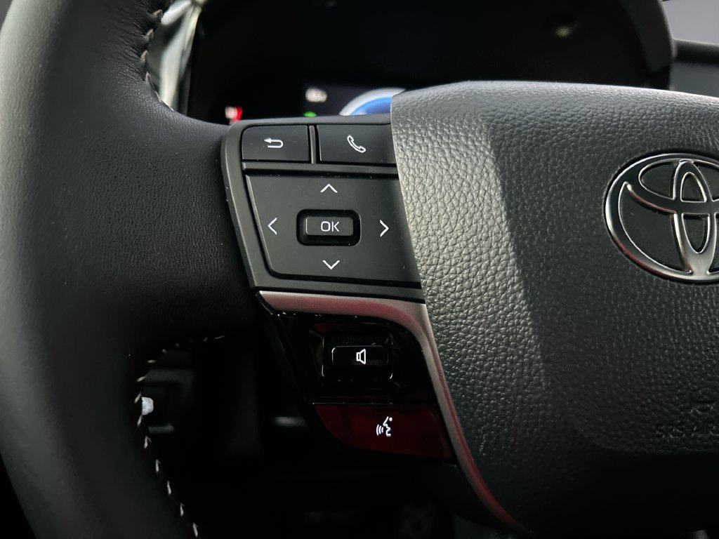 Used 2026 Toyota Camry SE FWD image 16