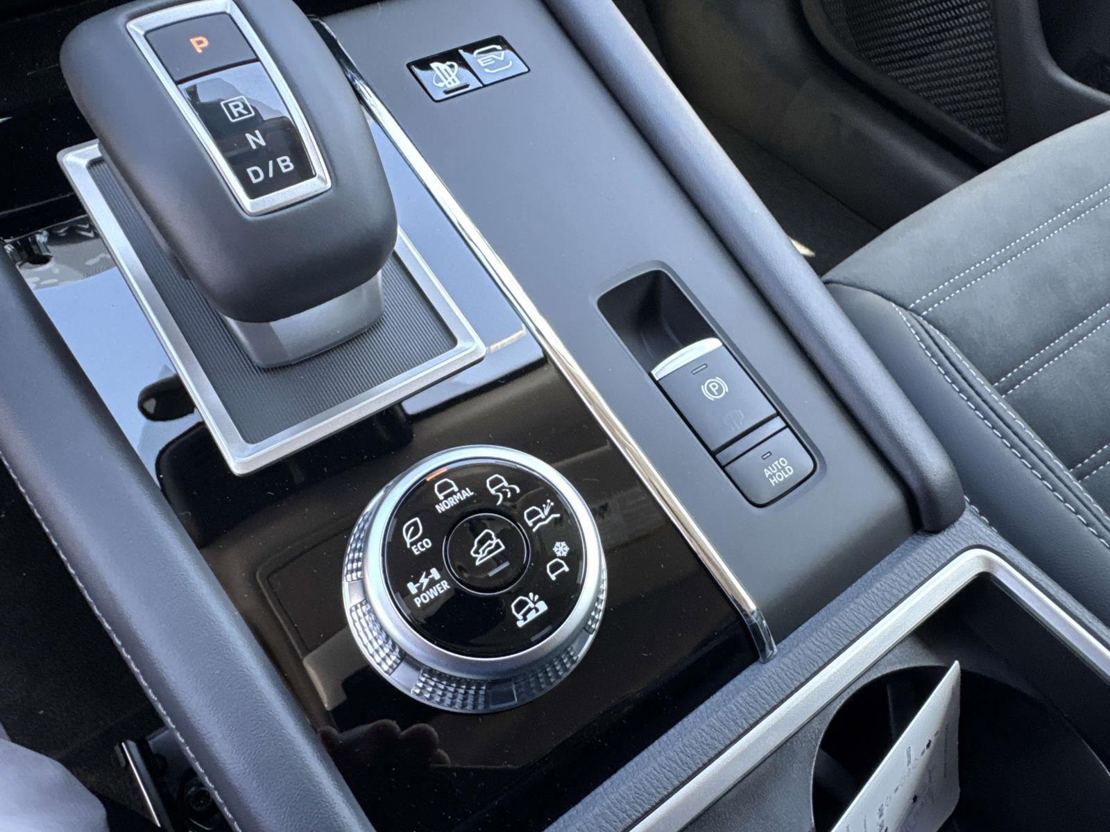 New 2025 Mitsubishi Outlander SE image 25