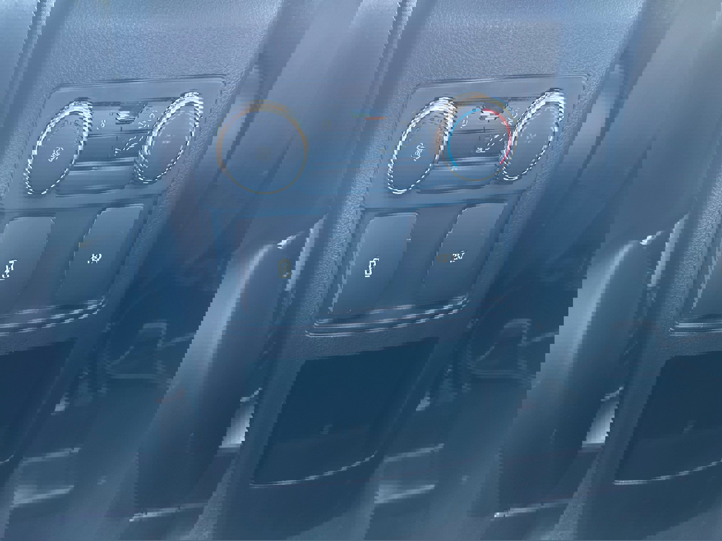 Used 2020 Ford Explorer XLT image 19