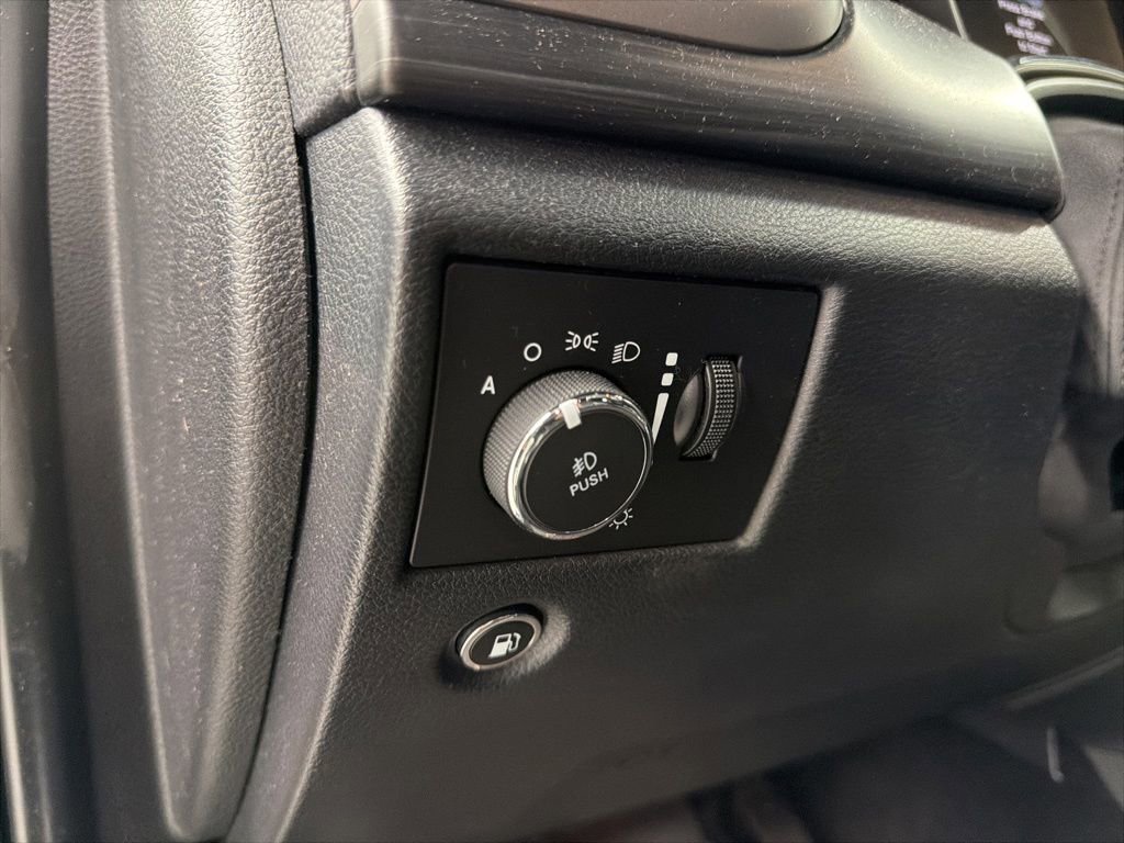 Used 2020 Jeep Grand Cherokee Laredo RWD image 15