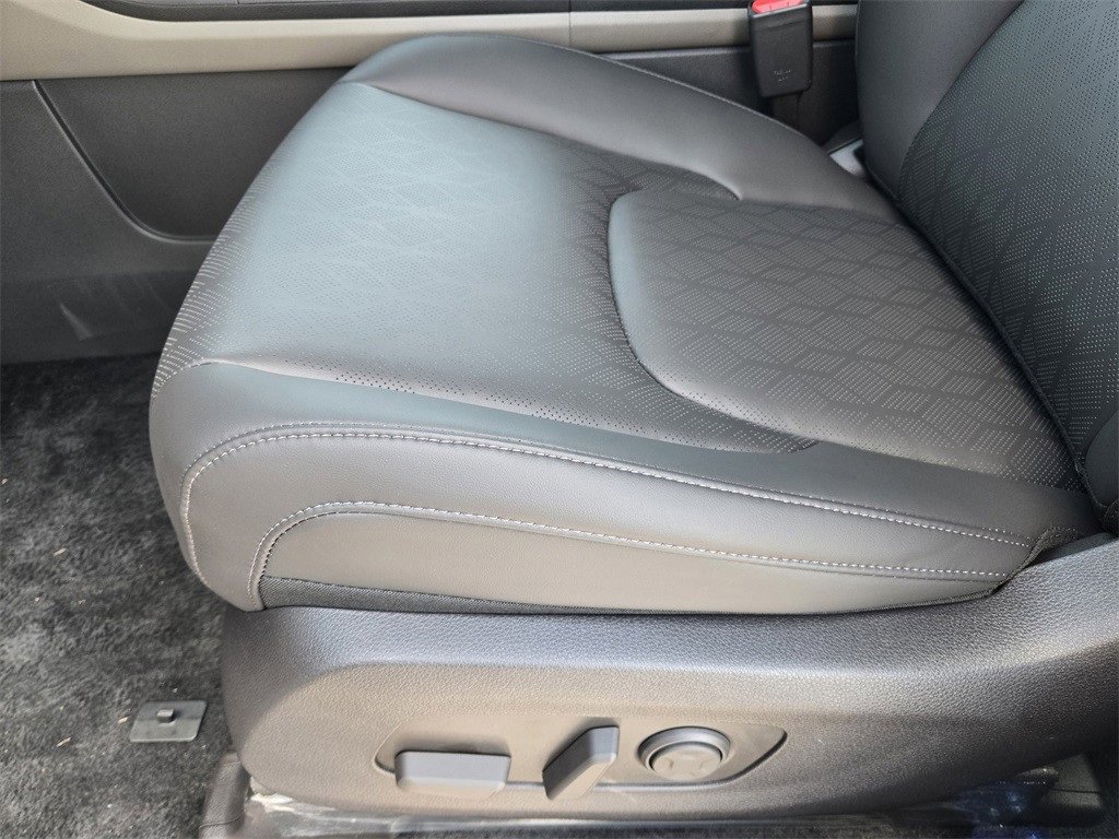 New 2026 Kia Carnival EX image 17