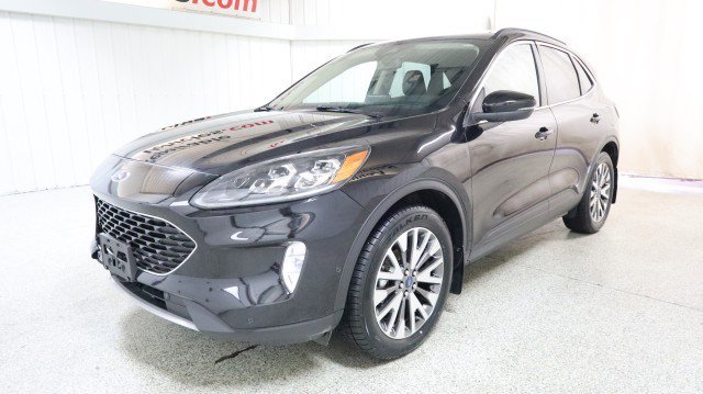 Used 2020 Ford Escape Titanium image 2