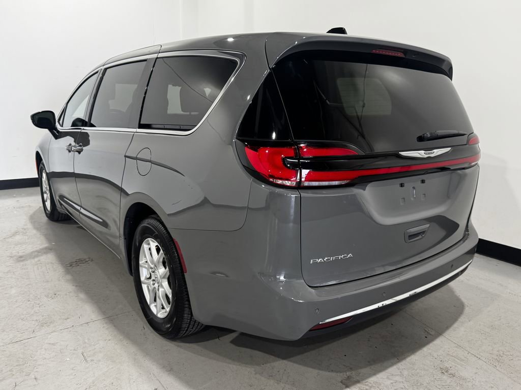 Used 2025 Chrysler Pacifica Select FWD image 37