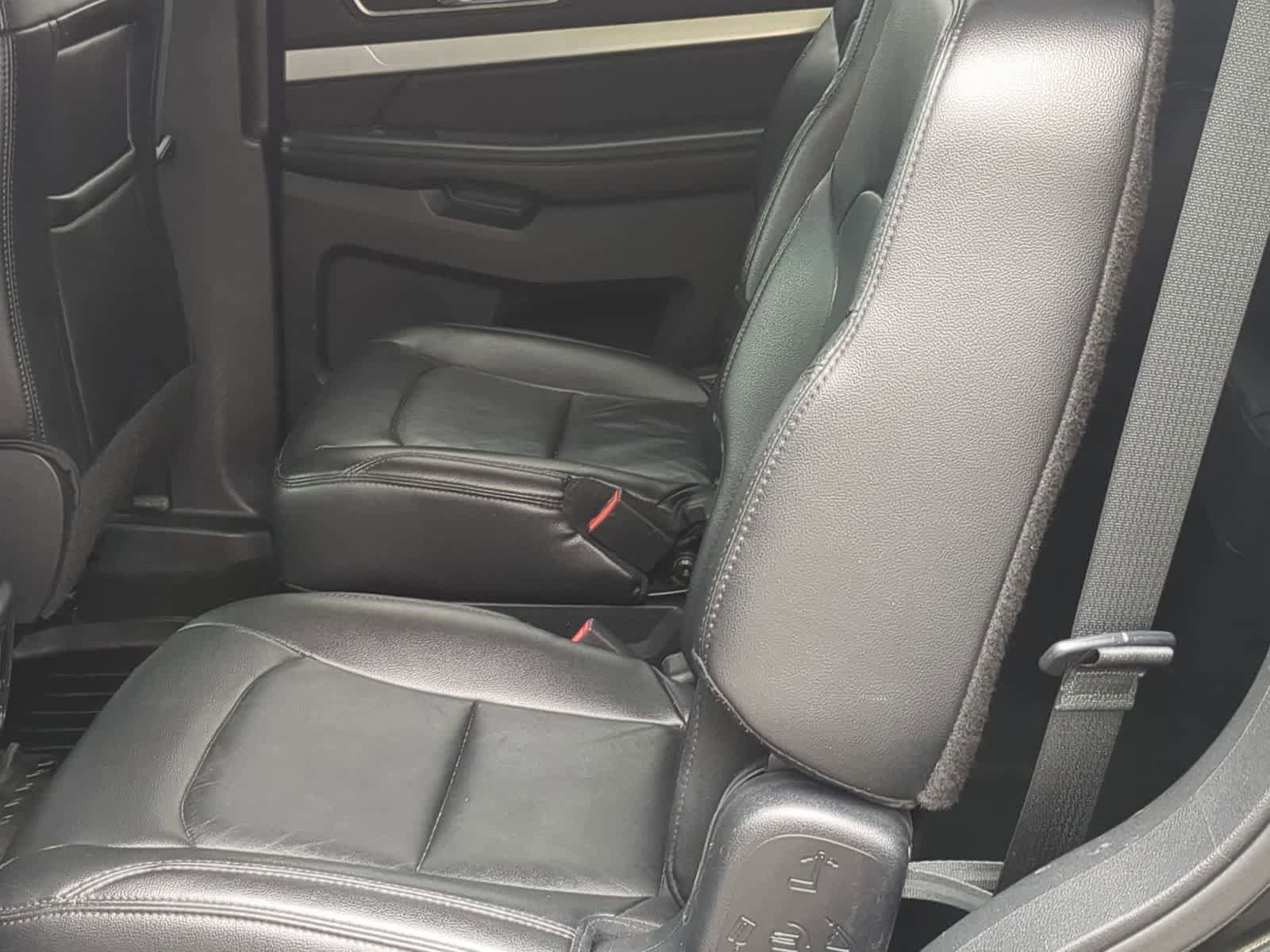 Used 2016 Ford Explorer XLT w/ Equipment Group 202A AWD/4WD image 19