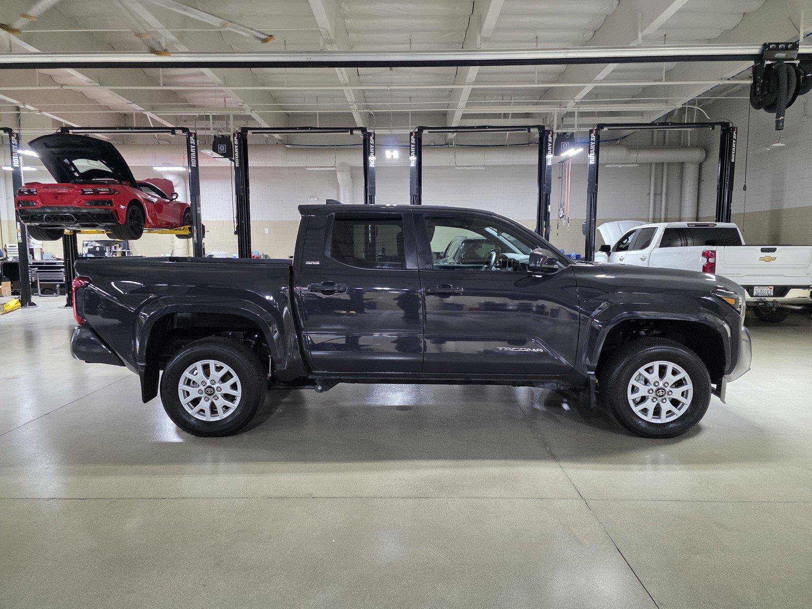 Used 2025 Toyota Tacoma SR5 AWD/4WD image 8