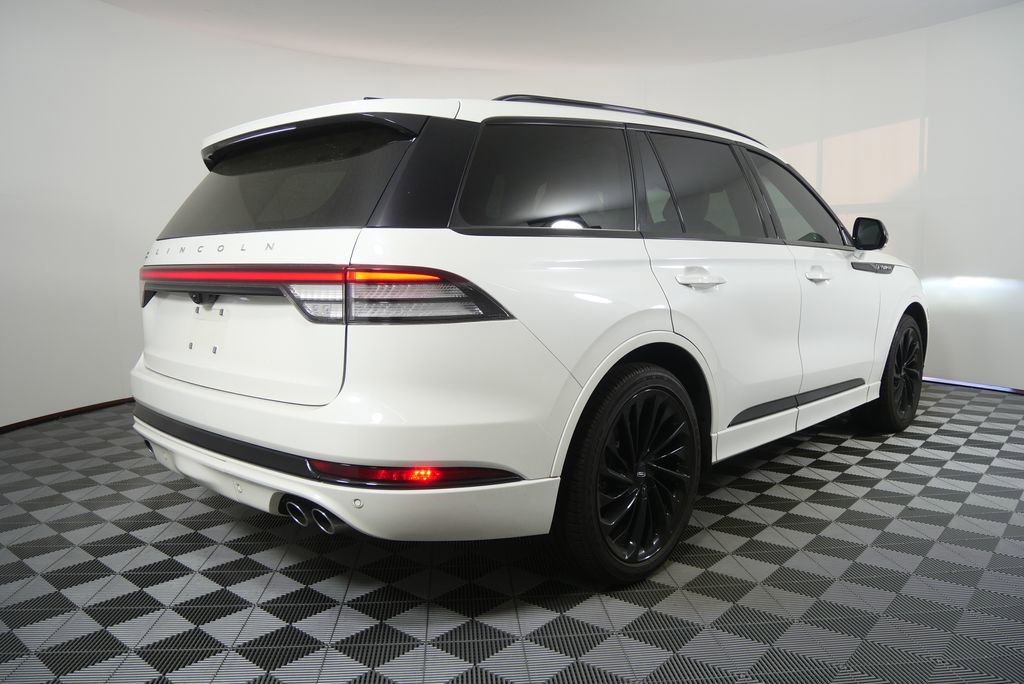 Used 2025 Lincoln Aviator Reserve w/ Jet Appearance Package image 3