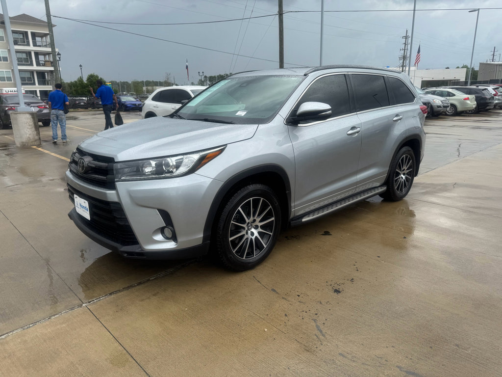 Used 2017 Toyota Highlander SE FWD image 4