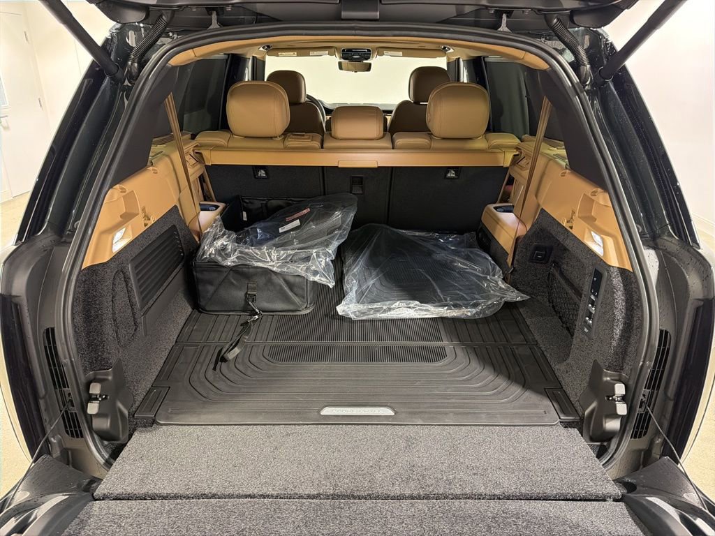 New 2026 Land Rover Range Rover Long Wheelbase SE image 29