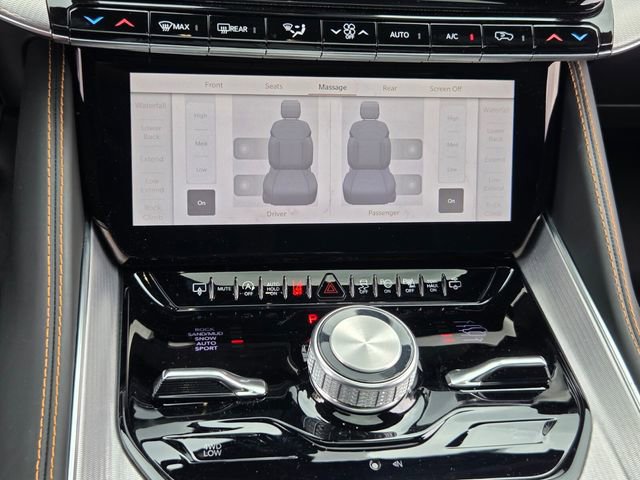 Used 2023 Jeep Grand Wagoneer Series III AWD/4WD image 14
