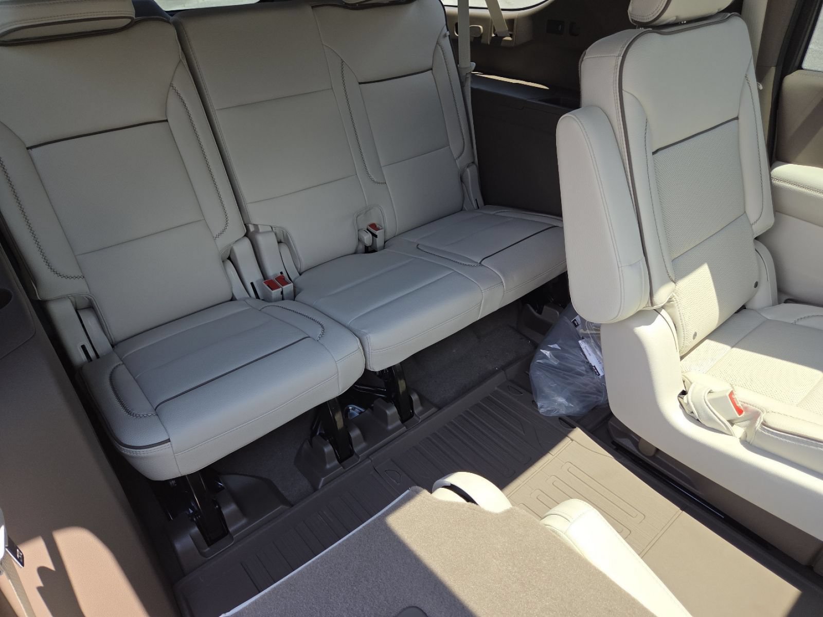 New 2026 GMC Yukon XL Denali w/ Denali Reserve Package AWD/4WD image 27