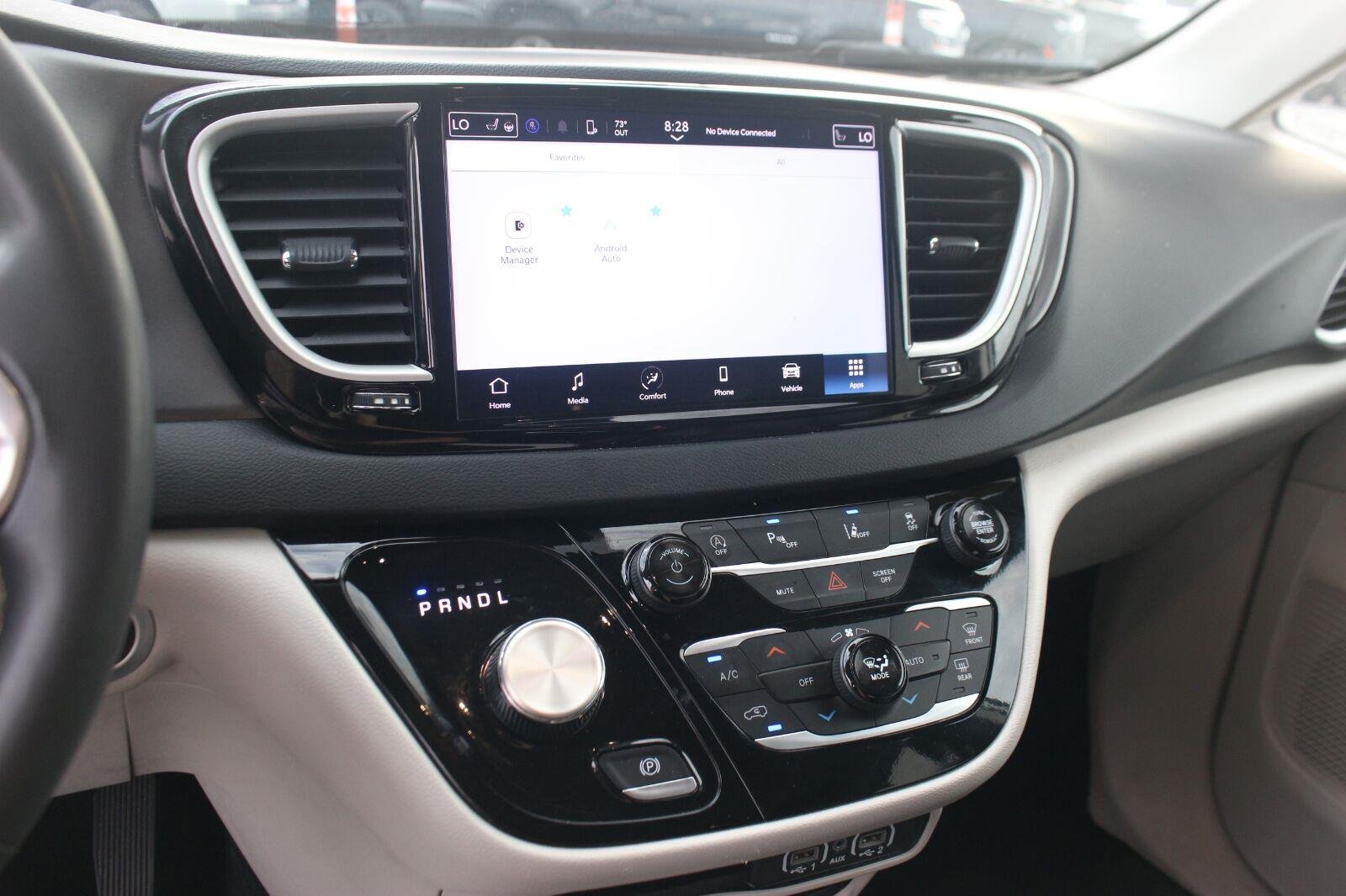 Used 2024 Chrysler Pacifica Touring-L FWD image 21