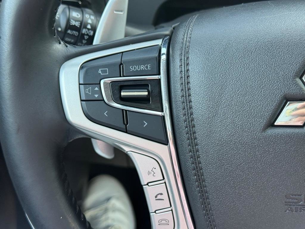 Used 2018 Mitsubishi Outlander SEL AWD/4WD image 27
