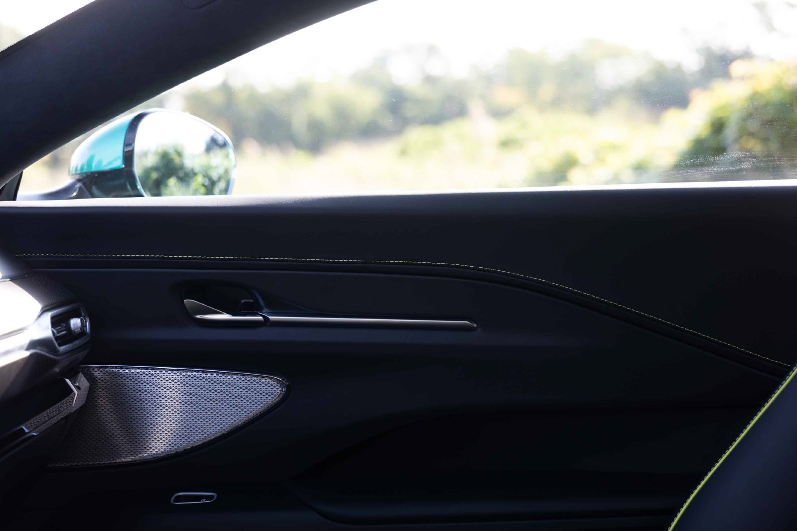 New 2026 Aston Martin V8 Vantage S RWD image 31