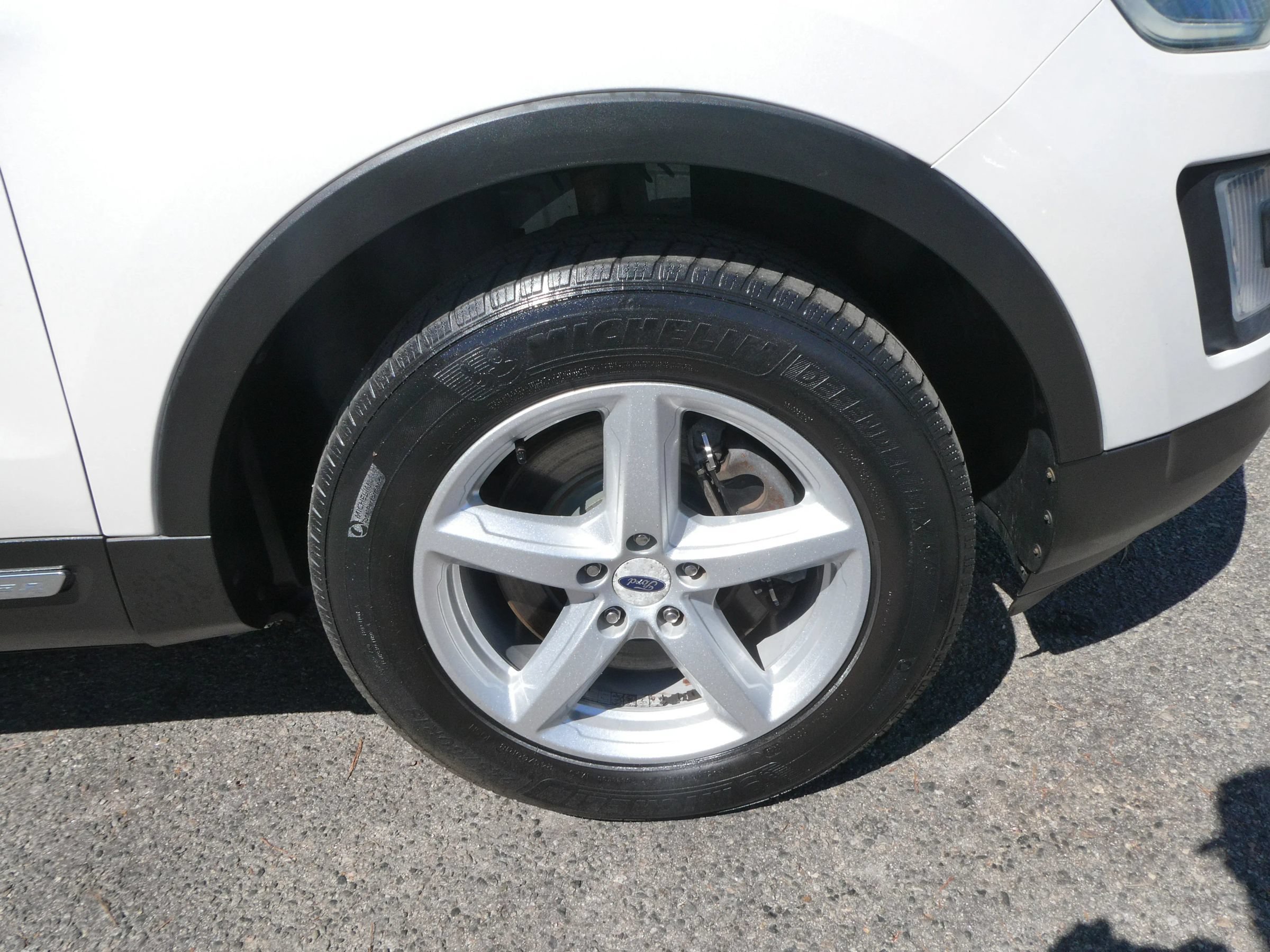 Used 2016 Ford Explorer XLT w/ Equipment Group 202A AWD/4WD image 32