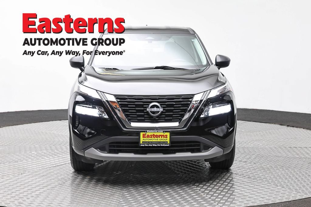 Used 2023 Nissan Rogue S AWD/4WD image 2