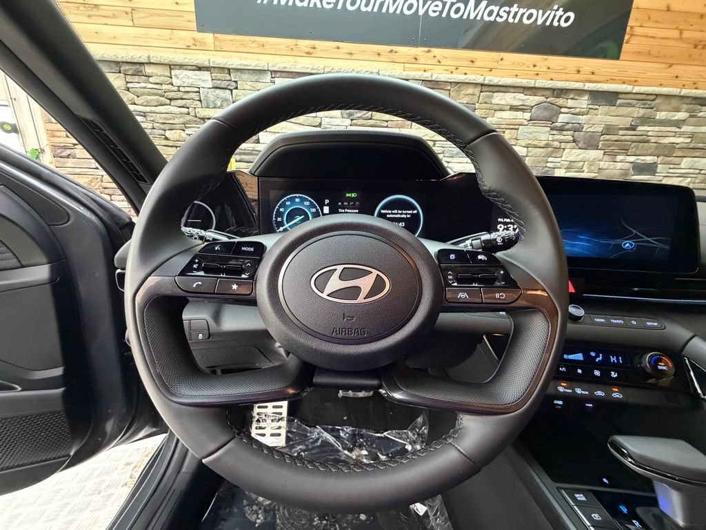 Used 2025 Hyundai Elantra SEL FWD image 17