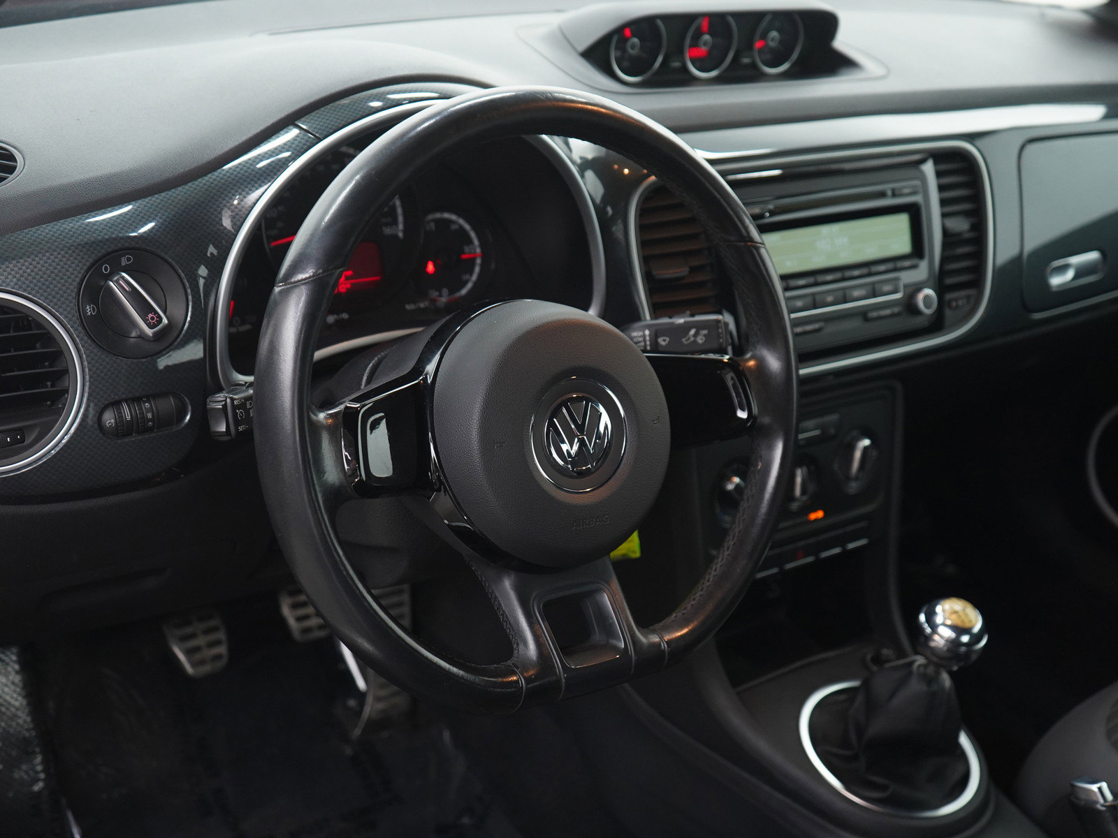 Used 2013 Volkswagen Beetle 2.0T image 15