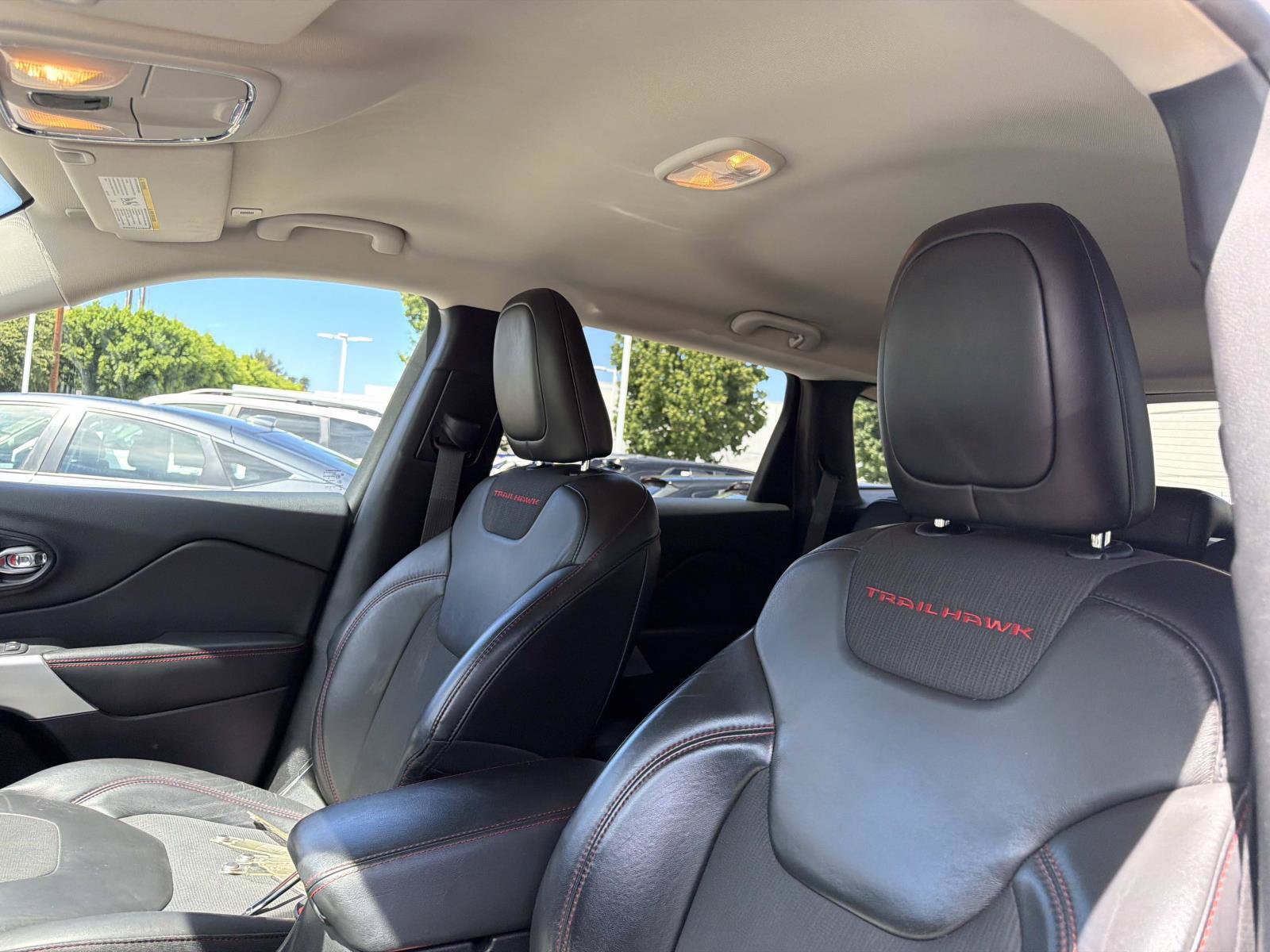 Used 2018 Jeep Cherokee Trailhawk AWD/4WD image 17