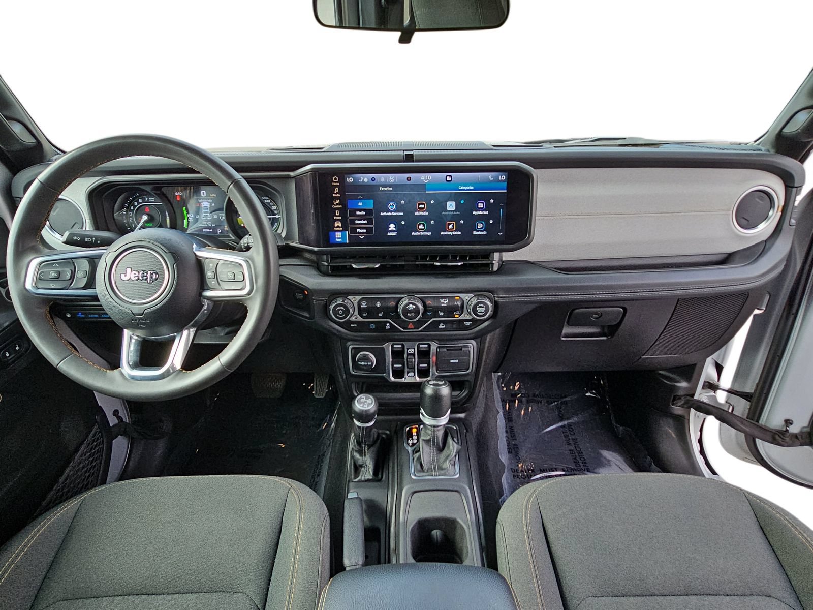 Used 2024 Jeep Wrangler Unlimited Sahara AWD/4WD image 9