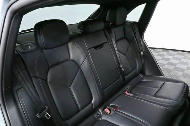 Certified 2026 Porsche Macan AWD/4WD image 21
