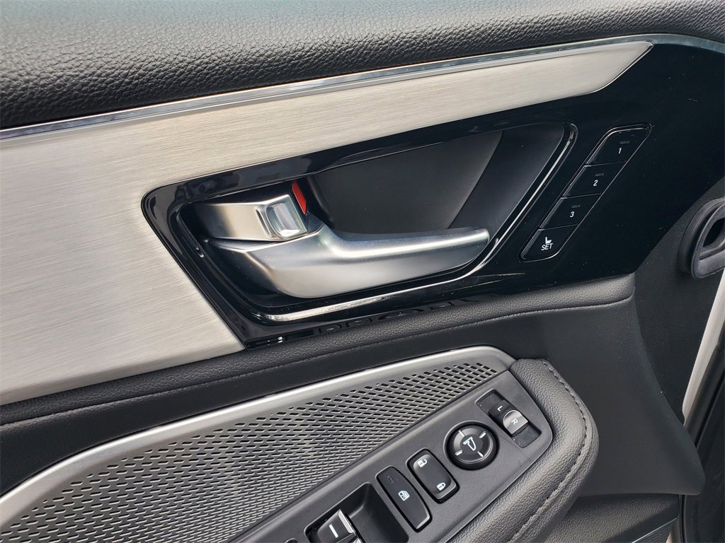 Used 2025 Acura MDX SH-AWD image 23