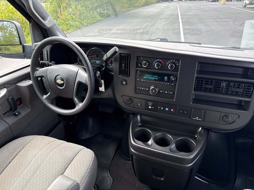 Used 2025 Chevrolet Express 3500 LT w/ LT Preferred Equipment Group RWD image 17