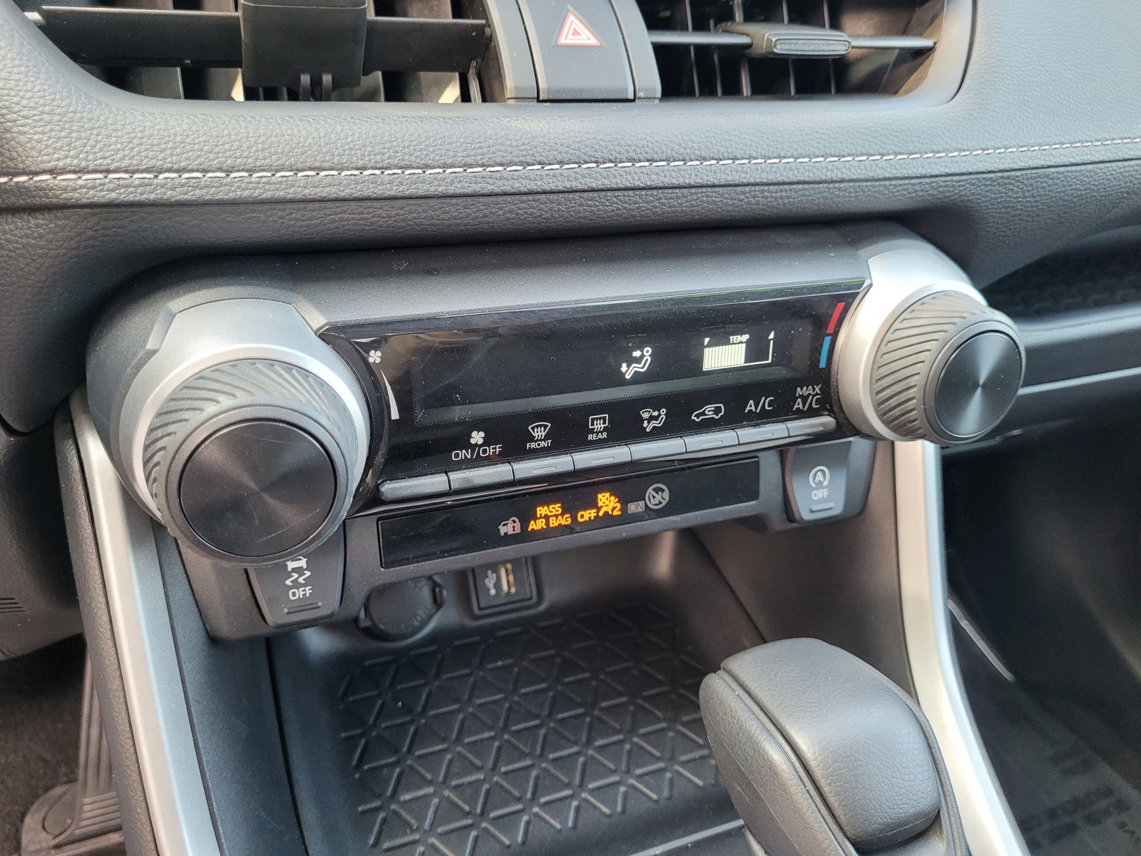 Used 2024 Toyota RAV4 LE image 19