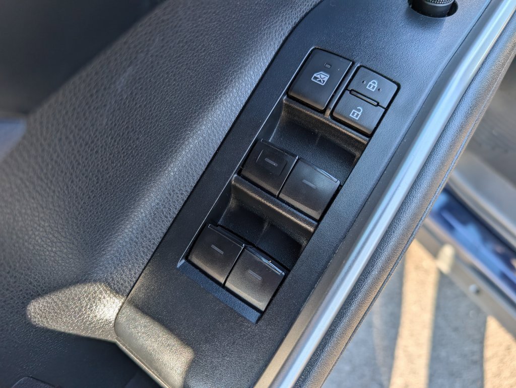 Used 2024 Toyota Highlander LE image 17