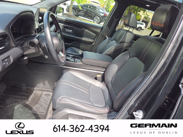 Used 2025 Honda Pilot TrailSport image 35