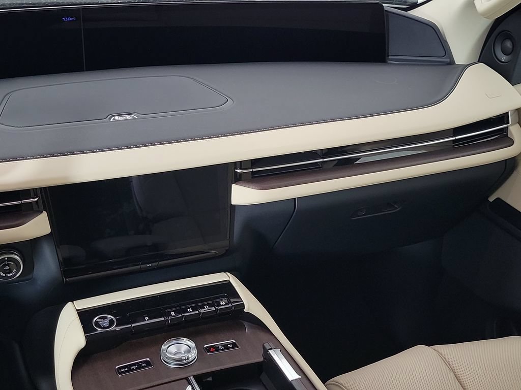 New 2027 Lincoln Navigator Premiere RWD image 13