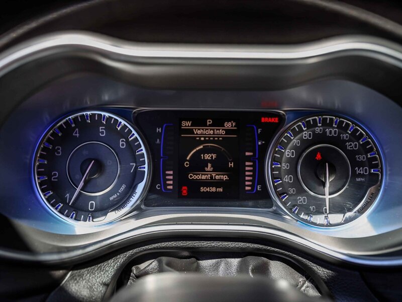 Used 2015 Chrysler 200 Limited w/ Convenience Group FWD image 27