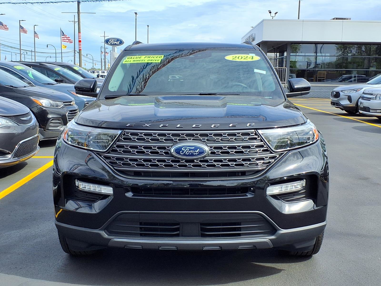 Used 2024 Ford Explorer XLT w/ Equipment Group 202A AWD/4WD image 24