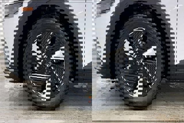 Used 2025 Hyundai Ioniq 5 SE image 14