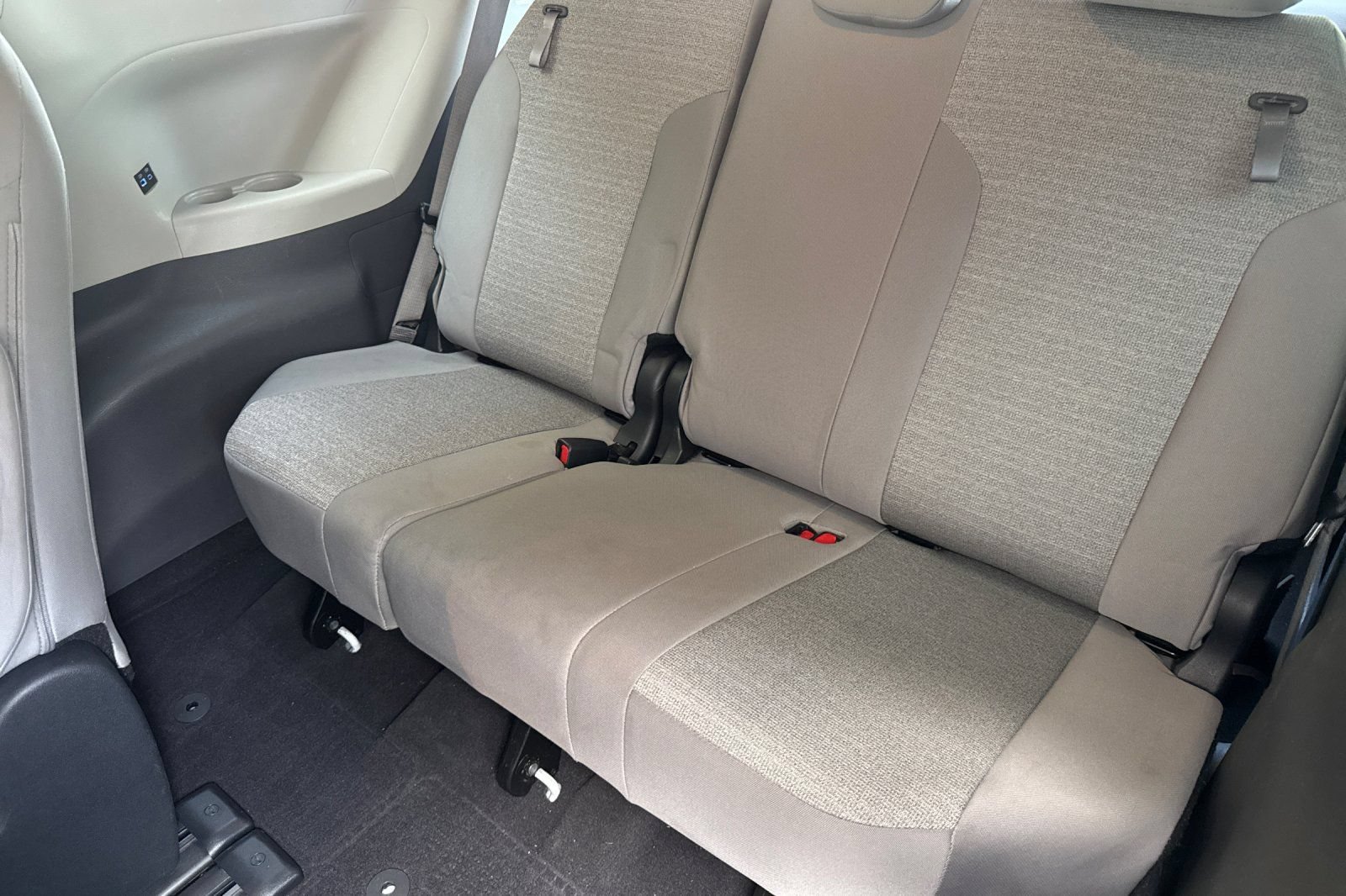 Used 2023 Toyota Sienna LE FWD image 15